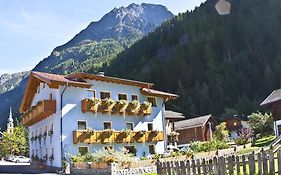 Tirolerhof - Frühstückspension Und Appartmenthaus Kaunertal